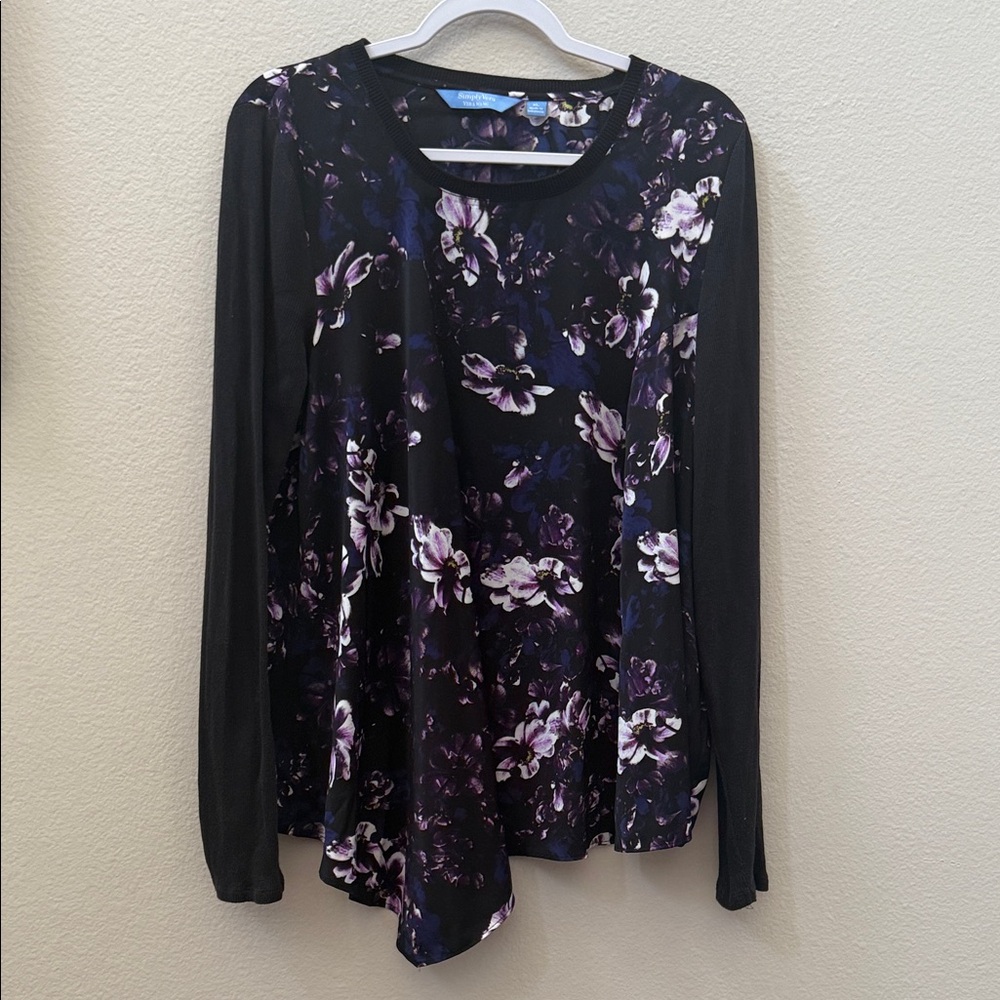 Simply Vera Vera Wang Black and Purple Floral Blouse